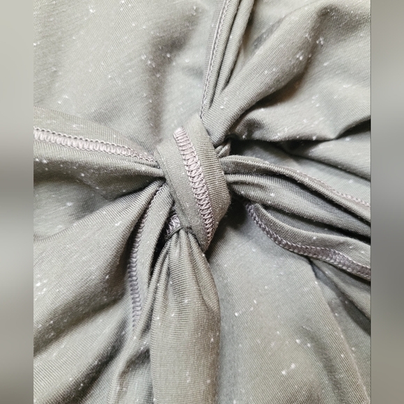 Lululemon Tied In Energy 2-in-1 Grey Sage /White Tank Top and Sport Bra - Size 4 - Picture 8 of 10